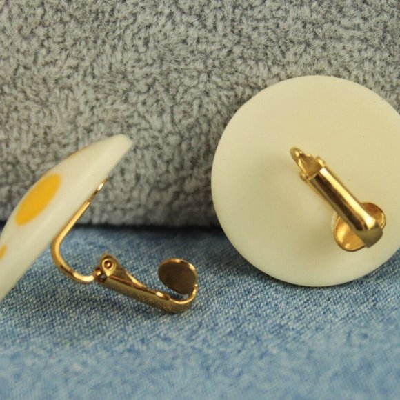 Pop Art Yellow Polka Dot Lucite Clip on Button Earrings vintage Avon - Picture 3 of 6